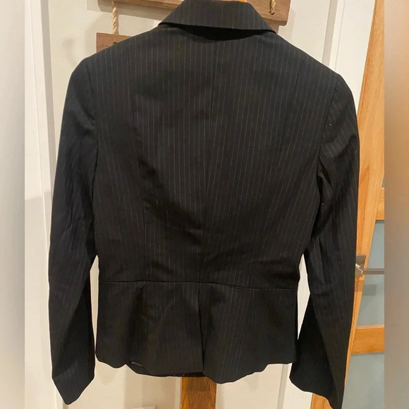 Banana Republic Women’s Wool Blend Black/Gray Pinstripe Peplum Blazer EUC Size 4 - Picture 5 of 8
